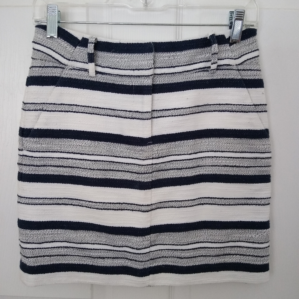 Loft textured striped navy and white skirt pockets